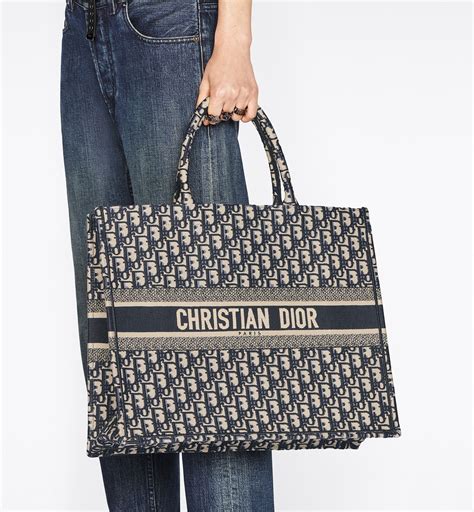 christian dior tote book bag|Christian Dior tote bag 2021.